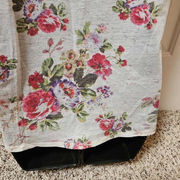 Daytrip Live to Love Floral Scoop Neck T-shirt - Picture 10 of 13